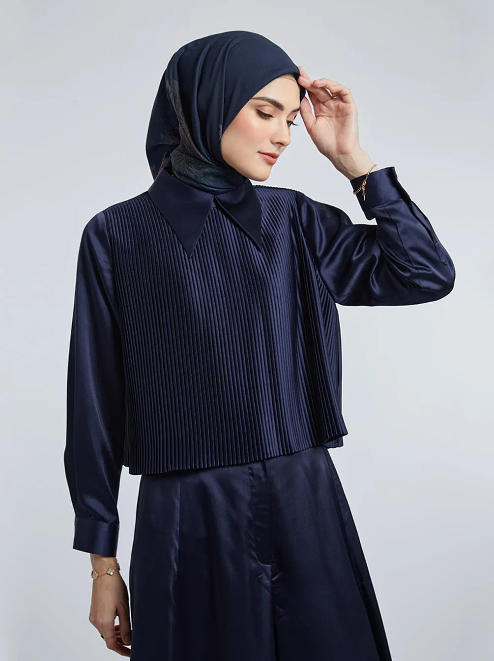 AZLIN PLEATED TOP PLAIN NAVY