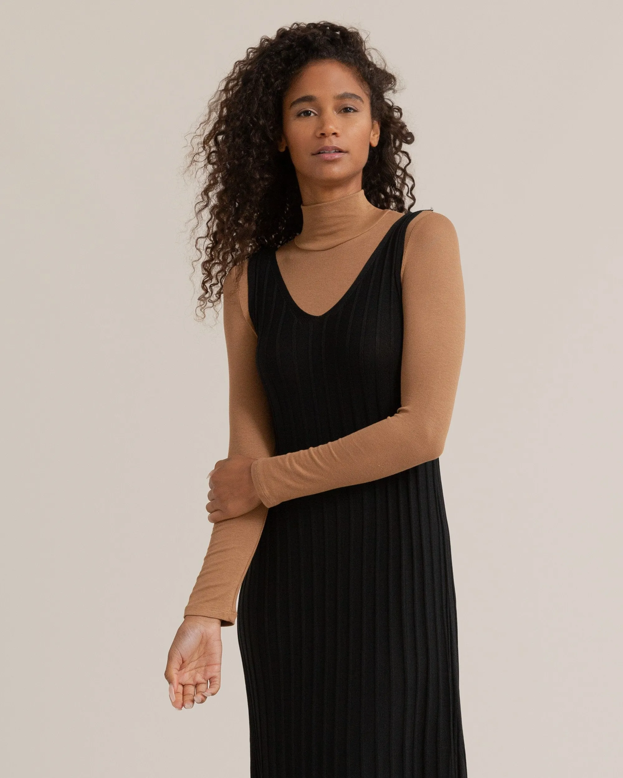 Britta V-Neck Ribbed Dress