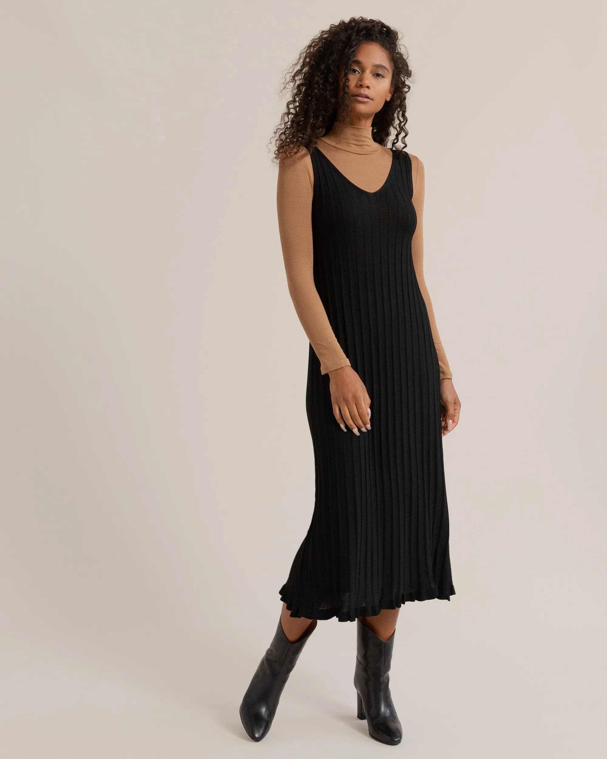 Britta V-Neck Ribbed Dress