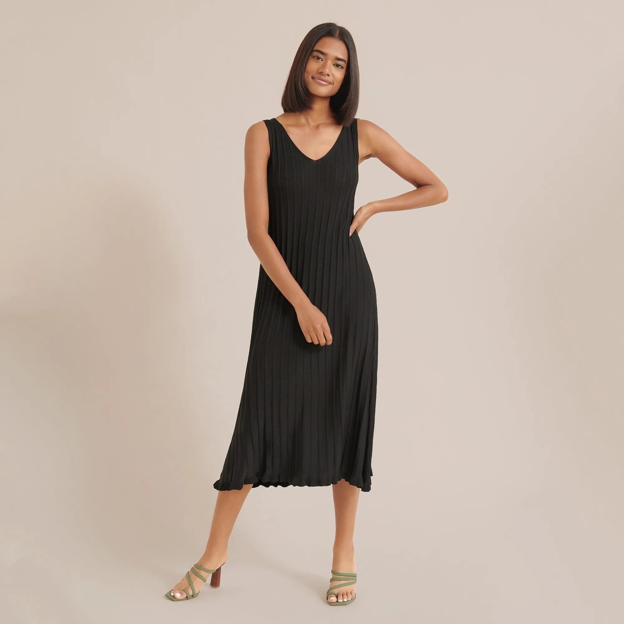 Britta V-Neck Ribbed Dress