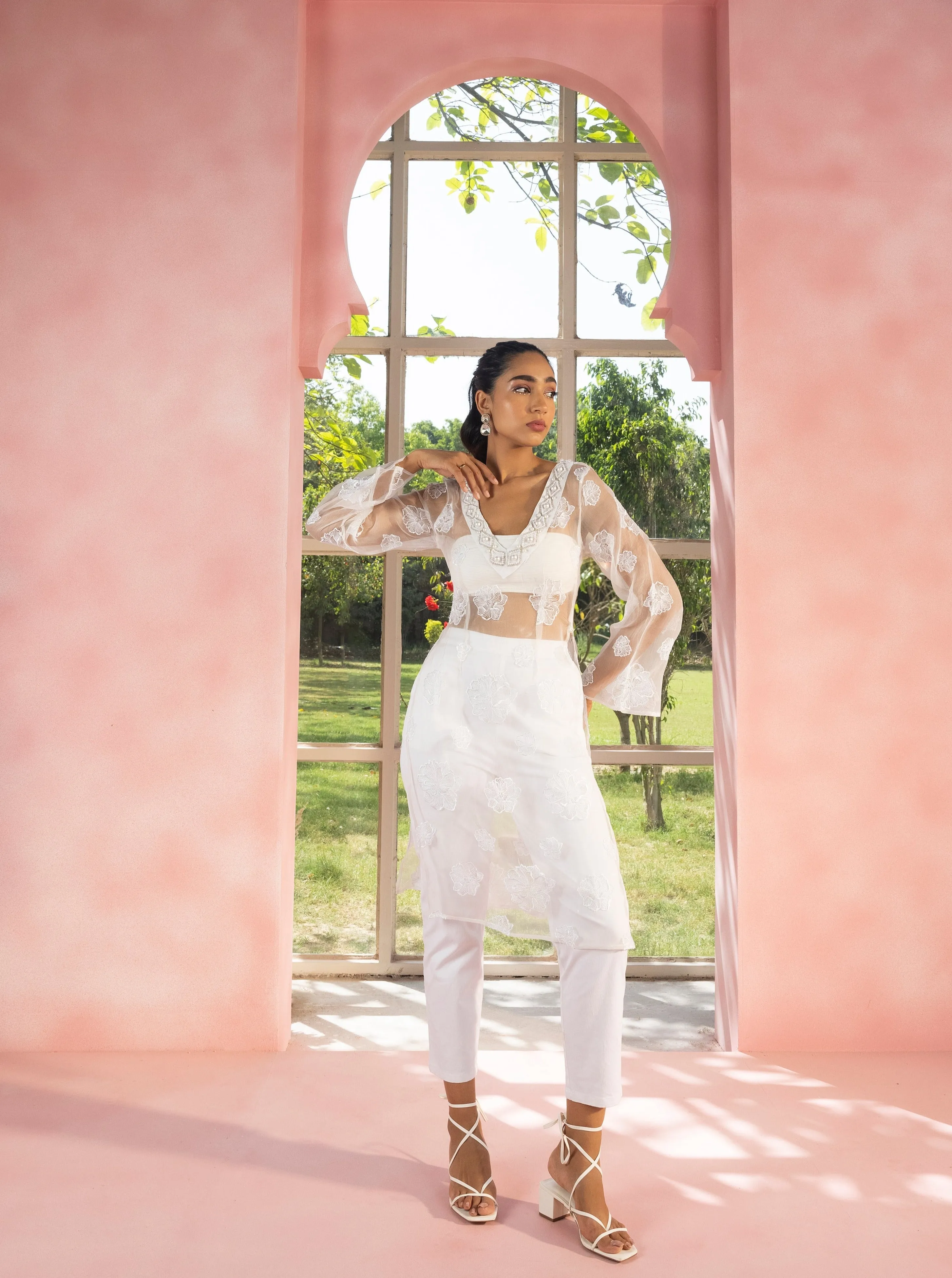 Esra White Embroidered Organza Kurta Set