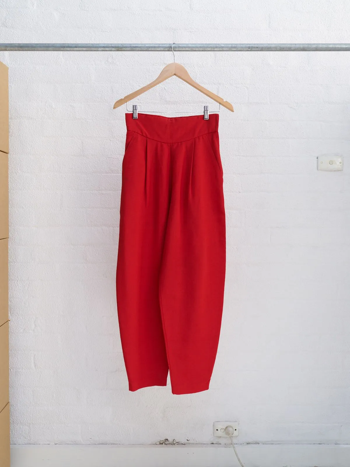 Jasper Conran 1980s red grosgrain tapered balloon trousers - womens 10 8