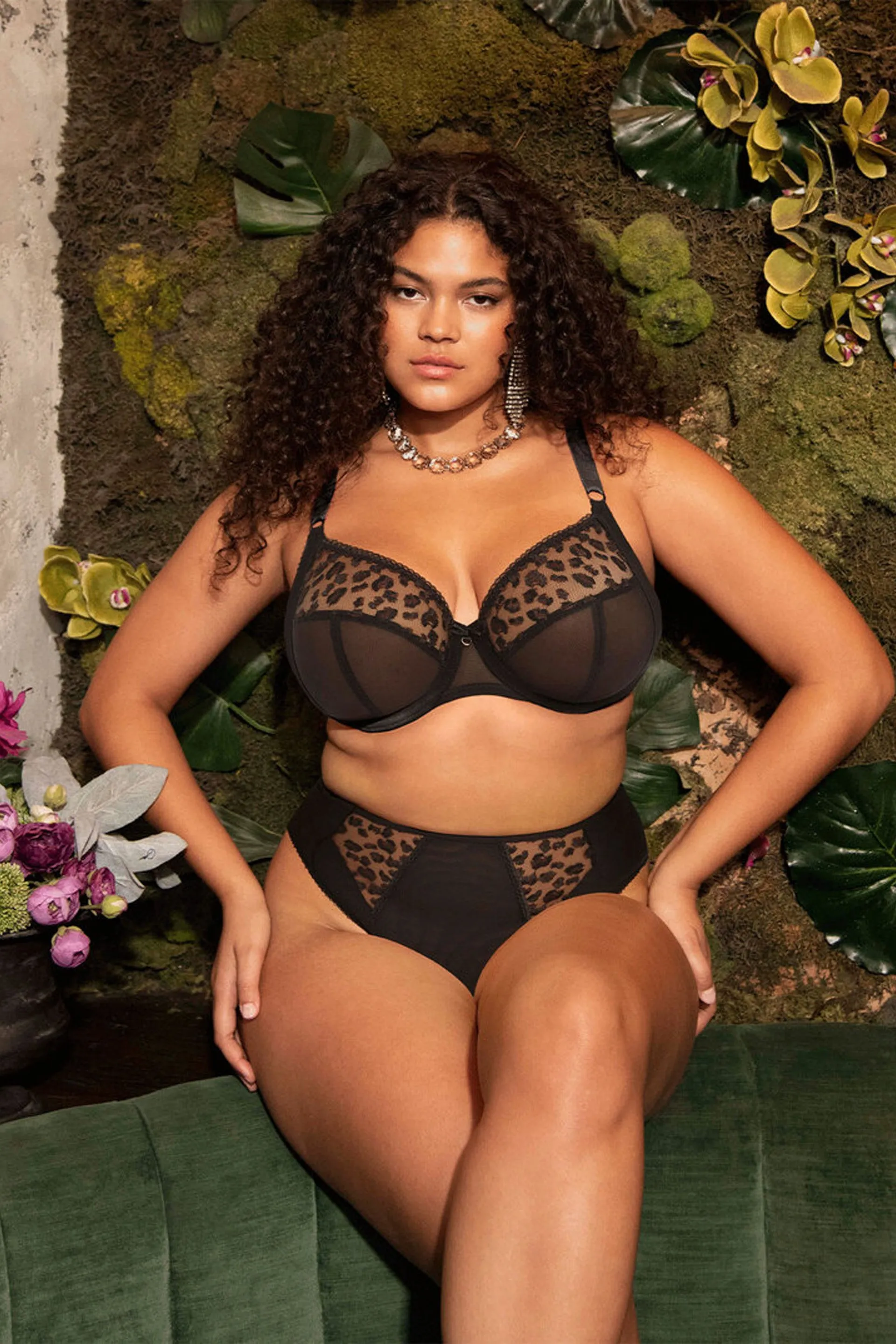 Namrah Plunge Bra Jet