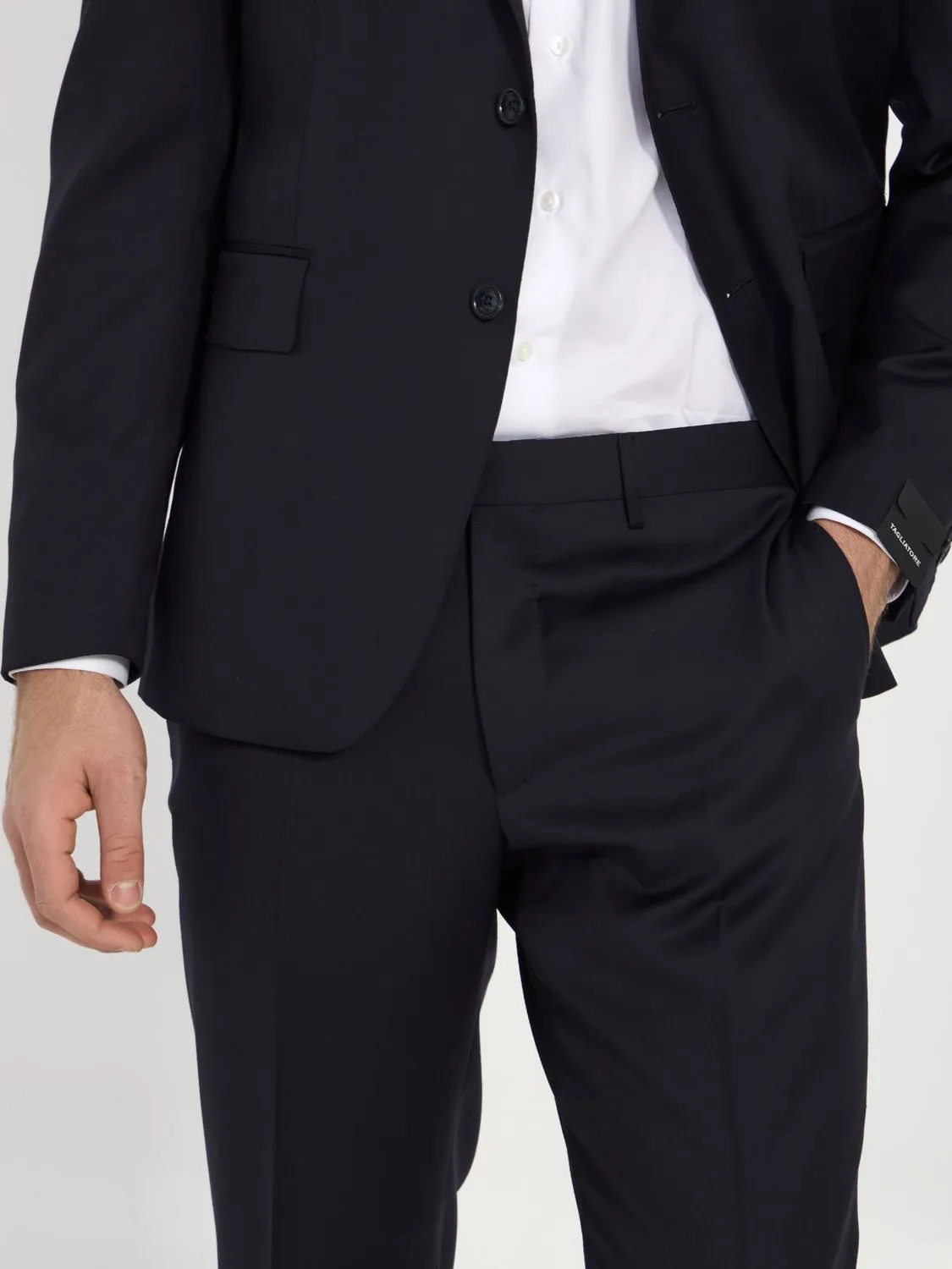 TWO-PIECE SUIT IN VIRGIN WOOL